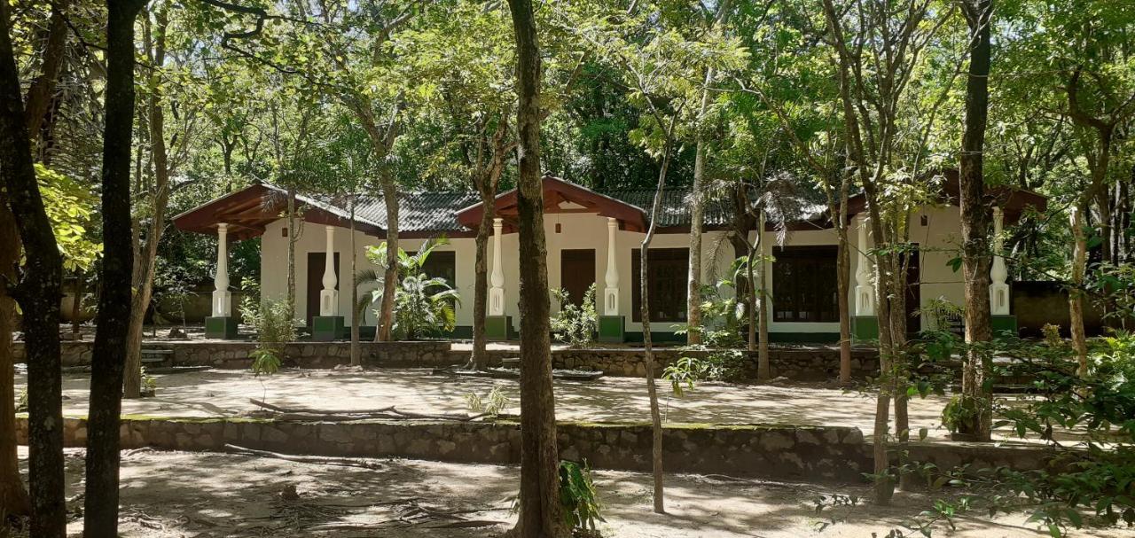 Mathews Holiday Resort Habarana Exterior photo